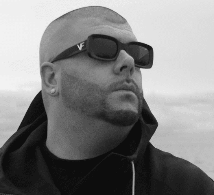 Peter Jackson previews next album with new “Hundred Roses” single & video