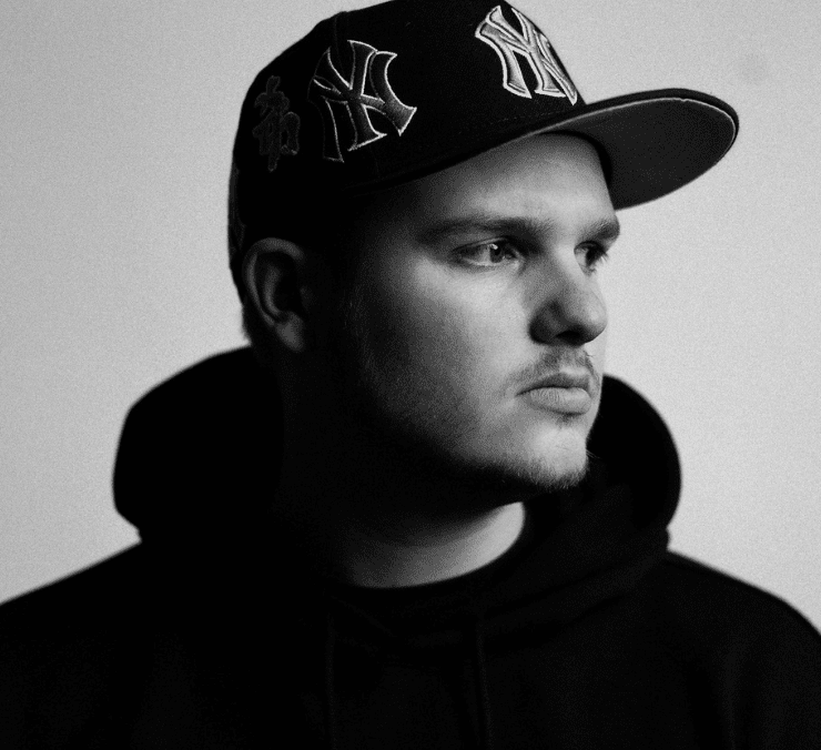 Julian Cross Drops a Drum & Bass Powerhouse with "Hot N Cold" Featuring Cesqeaux and Notelle