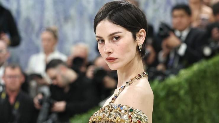 Gracie Abrams Addresses 'Nepo Baby' Discourse with Candid Reflection